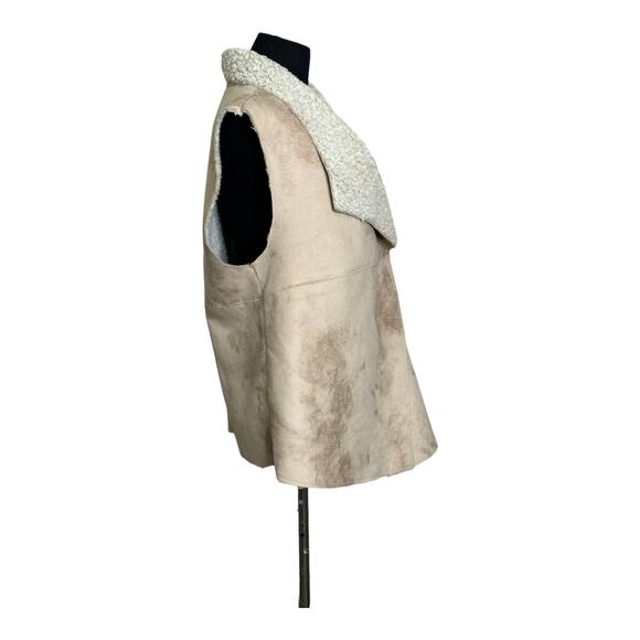 Dylan beige faux leather Sherpa lined cross front vest size Large - Picture 8 of 11